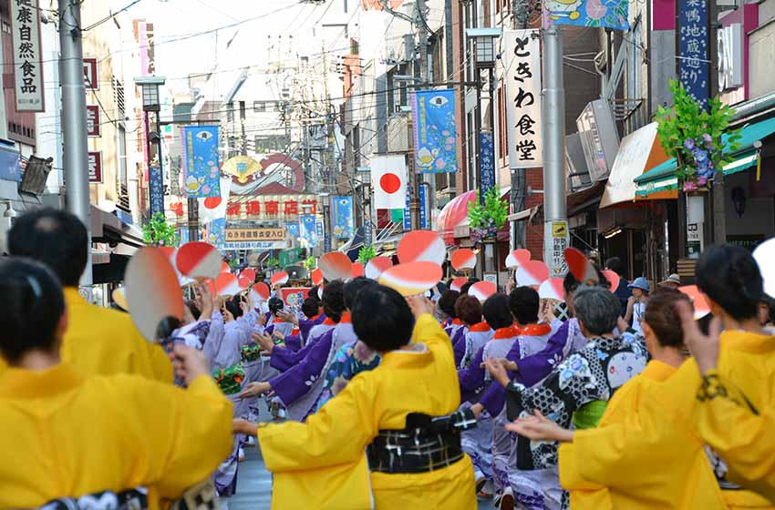 多彩な沖縄の祭り：風土・信仰・海と文化が交わる