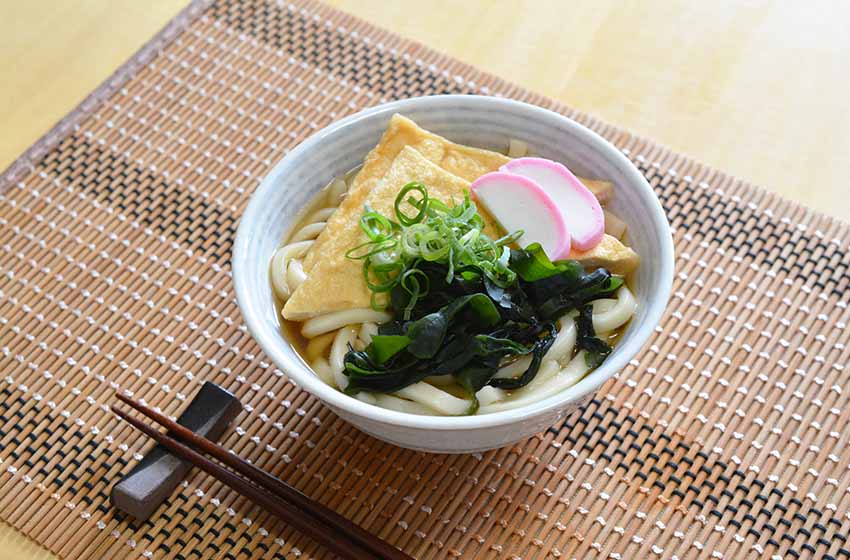 沖縄風のうどん：新たな食文化の一端