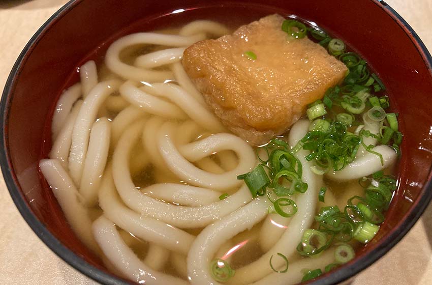 沖縄の食文化：豊かな風味とふれあいの旅